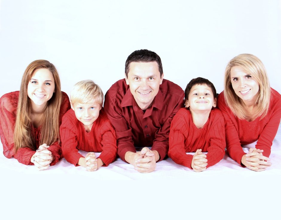 Elbiseler ve Aile Portreleri