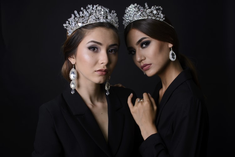 Kadınlar Tapmak Mücevherat